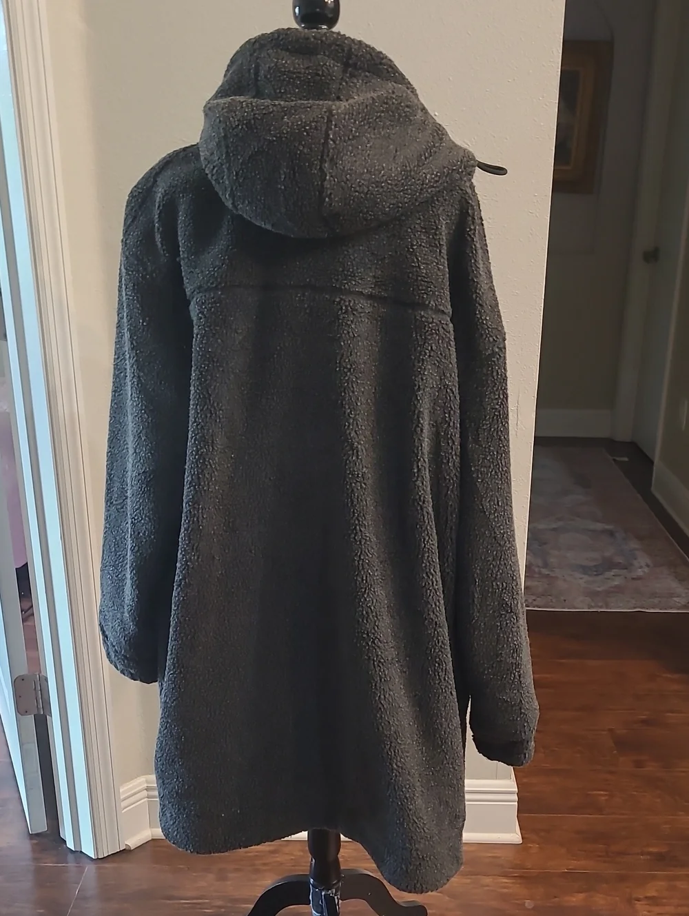 Urban Outfitters Gray Sherpa Coat With Attached Hood Pockets Fully Lines Size M